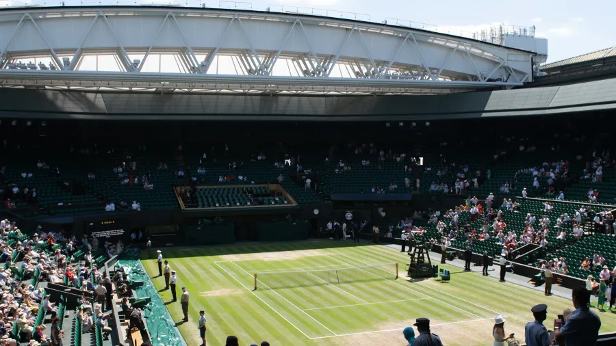 Wimbledon Centre Court, photograph by Peter Menzel, CC BY-SA 2.0